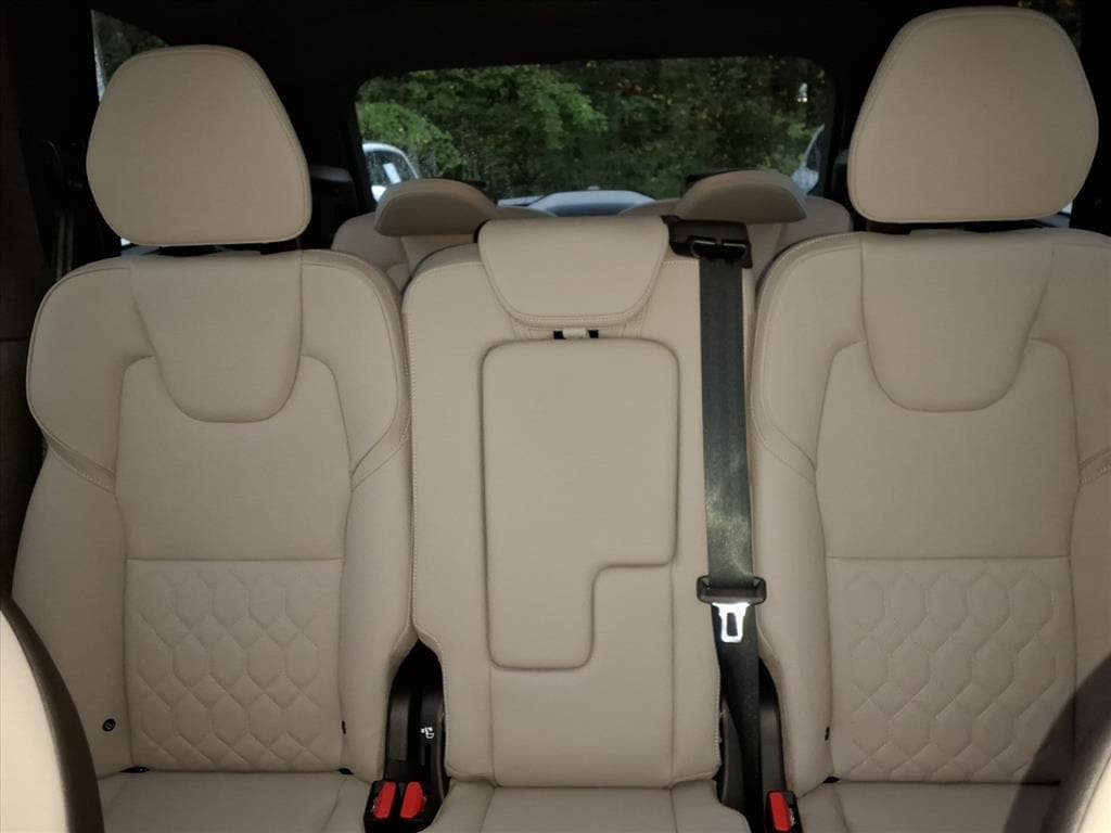 New 2026 Volvo XC90 B6 Plus w/ Protection Package Premier AWD/4WD image 17