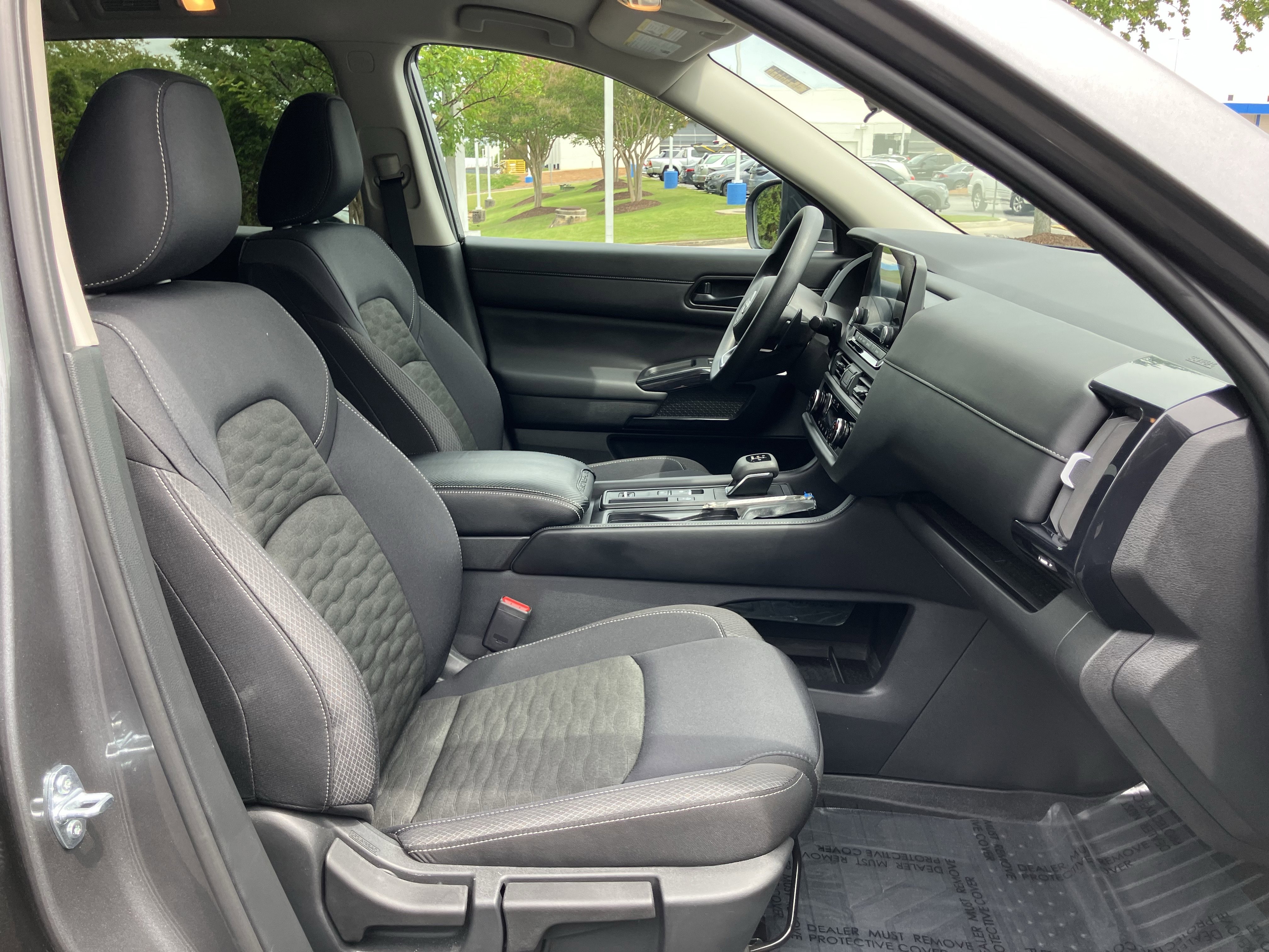 Used 2025 Nissan Pathfinder S FWD image 35