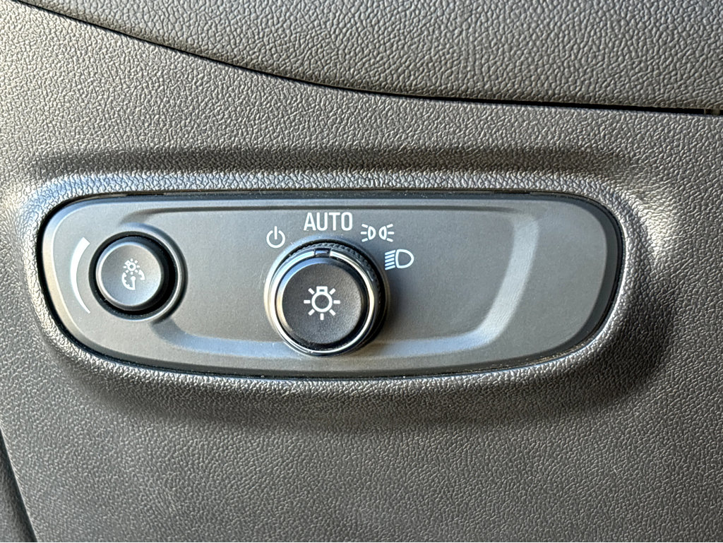 Used 2023 Chevrolet Equinox LS w/ Midnight Edition image 12