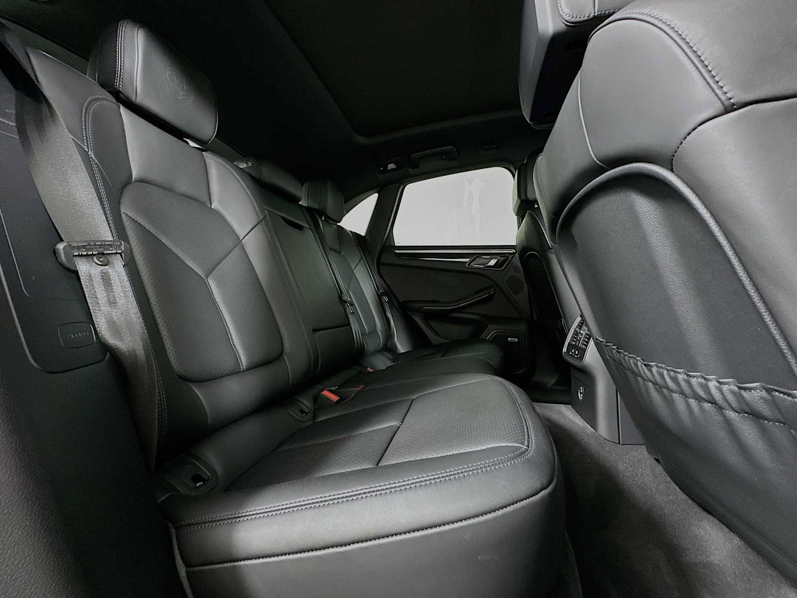 Certified 2026 Porsche Macan AWD/4WD image 28