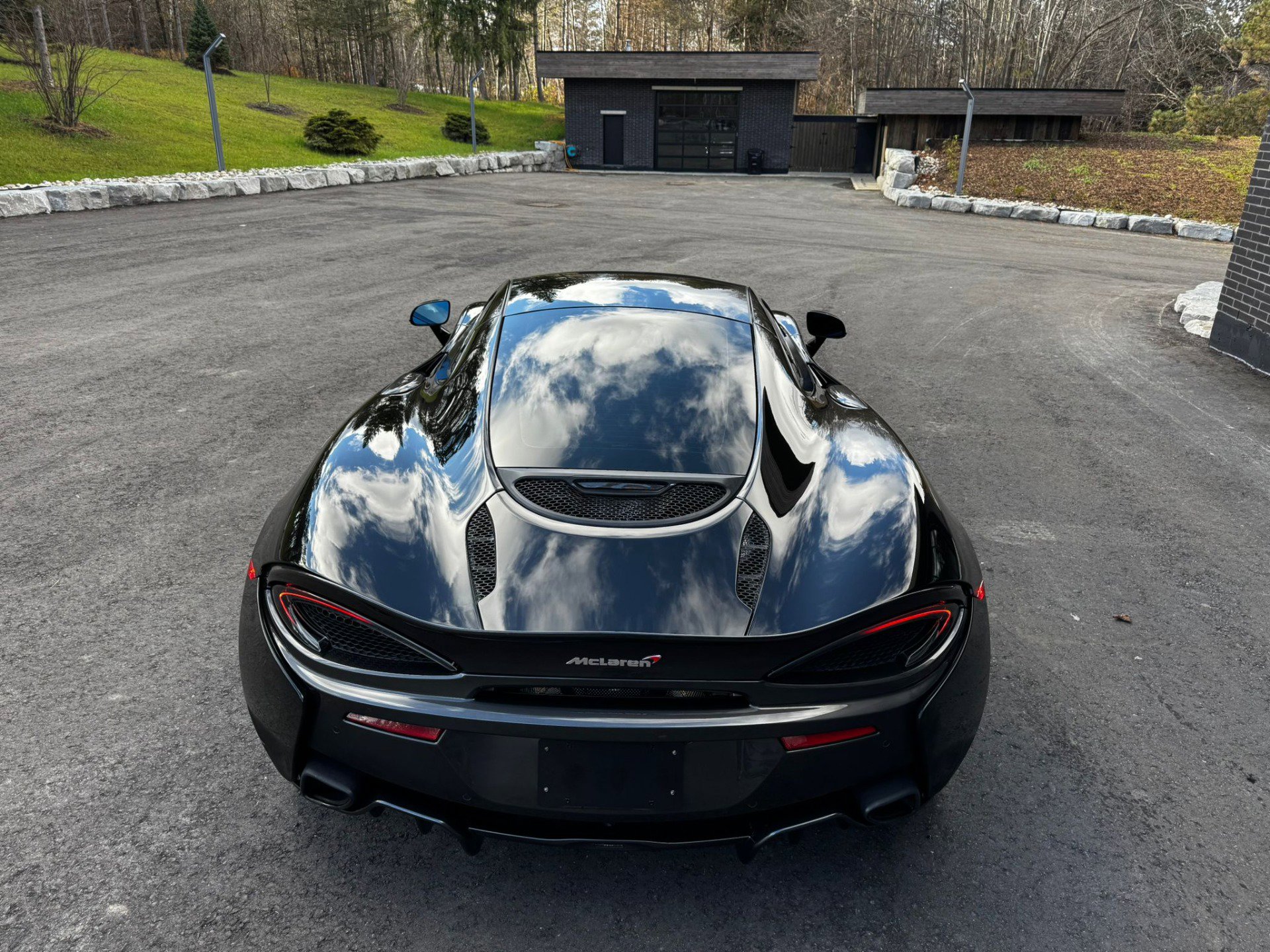 Used 2017 McLaren 570S image 22