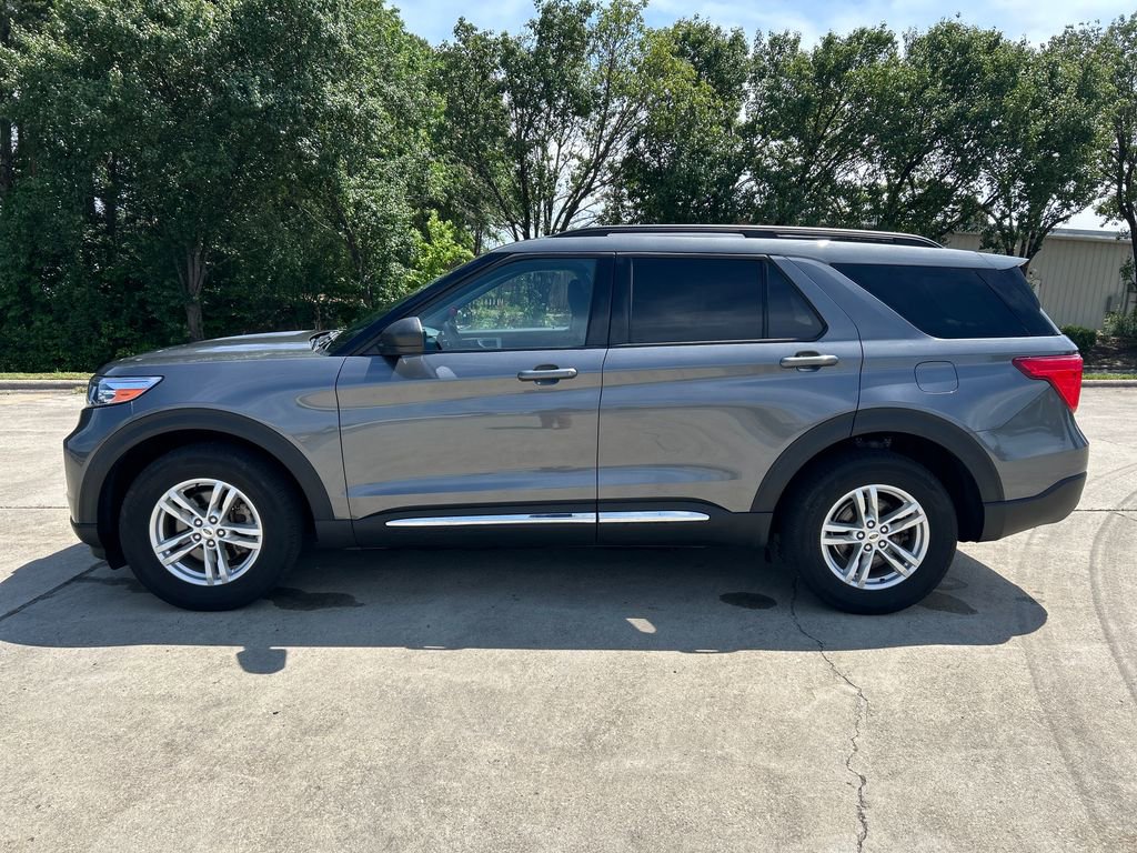 Used 2023 Ford Explorer XLT w/ Equipment Group 202A AWD/4WD image 2