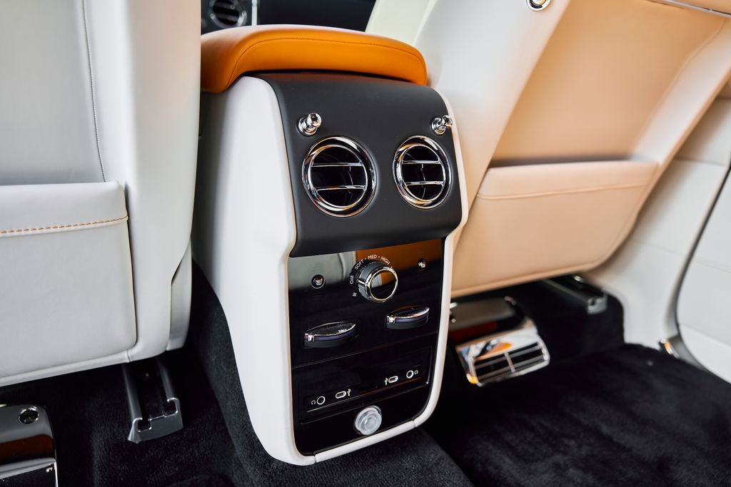 Used 2026 Rolls-Royce Cullinan AWD/4WD image 56