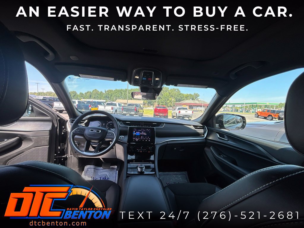Used 2025 Jeep Grand Cherokee Altitude AWD/4WD image 23