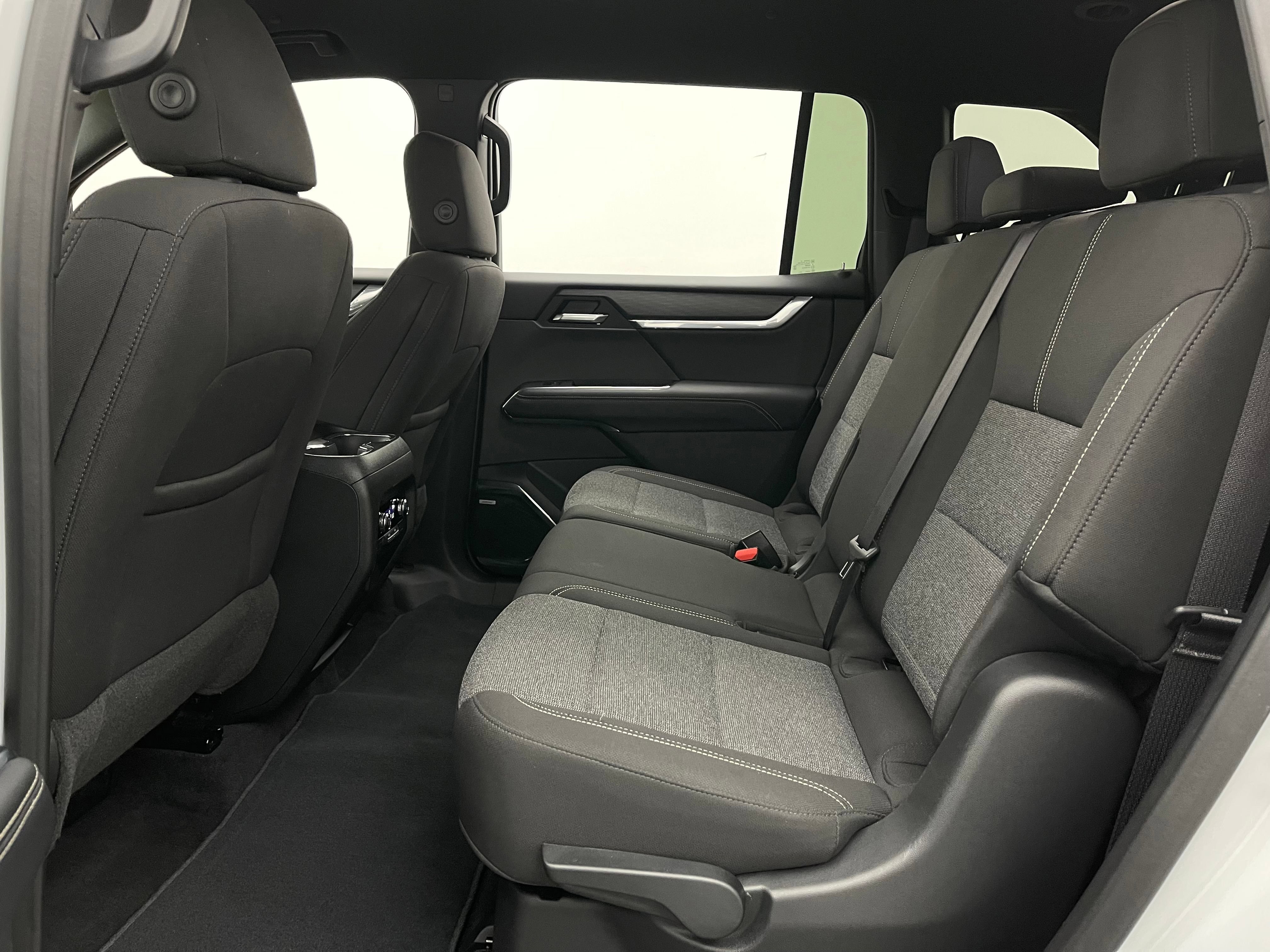 Used 2025 GMC Acadia Elevation FWD image 41