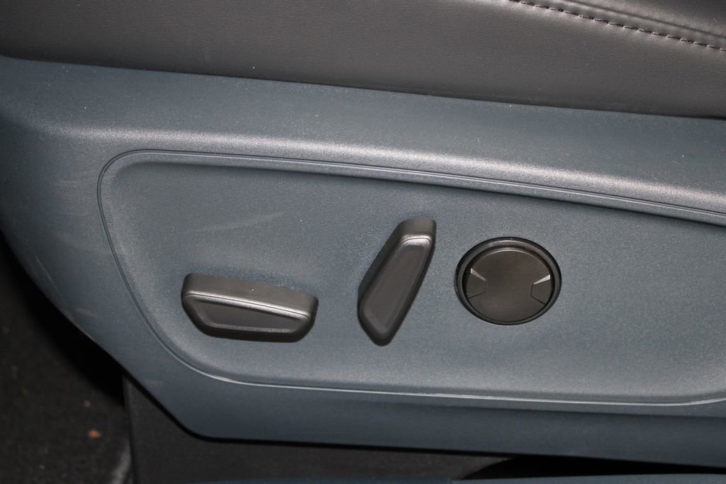 New 2025 Ford Maverick Lariat w/ Black Appearance Package image 16