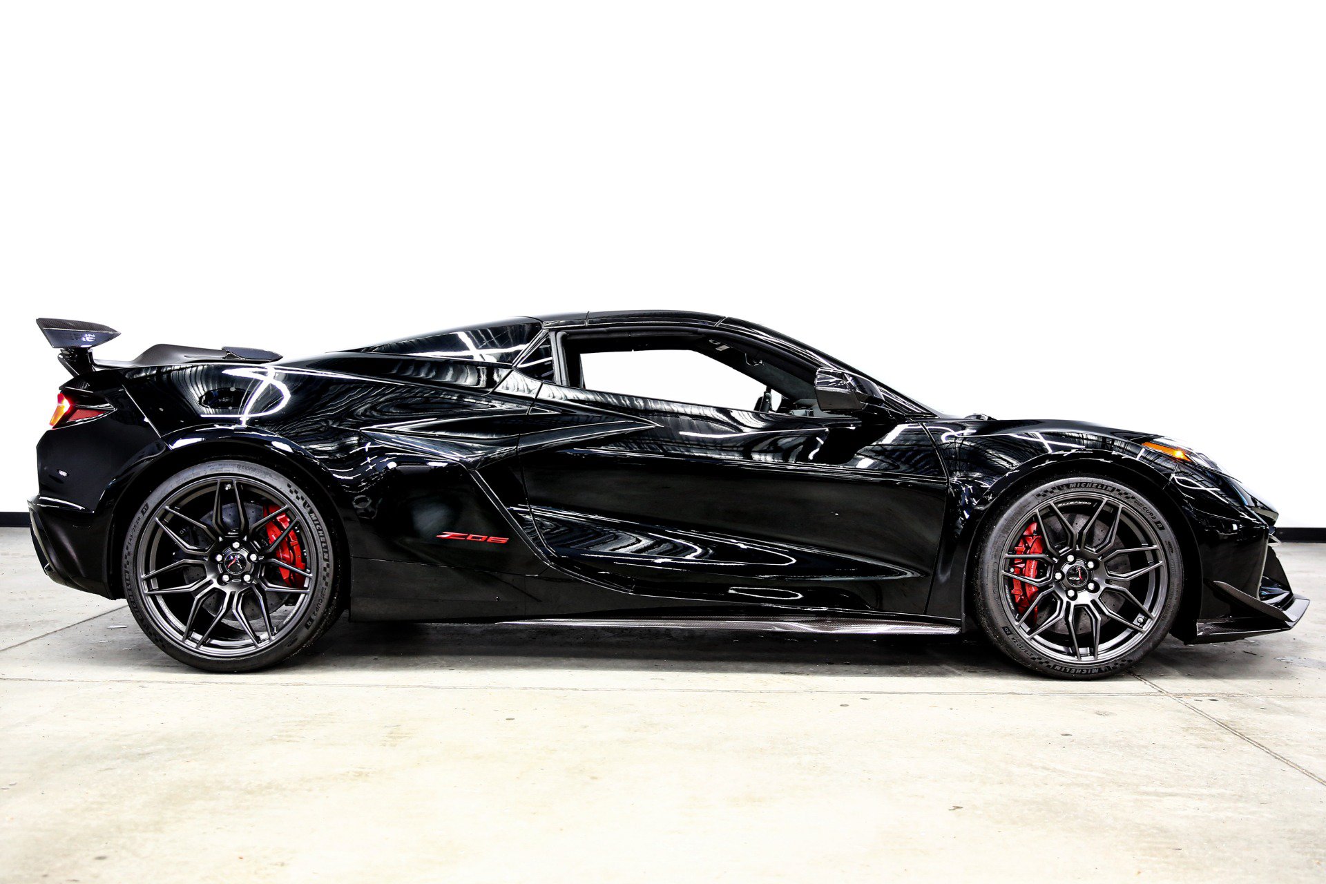 Used 2024 Chevrolet Corvette Z06 w/ Z07 Performance Package RWD image 72