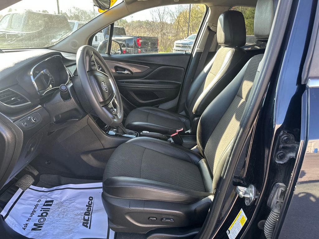 Used 2021 Buick Encore Preferred AWD/4WD image 9