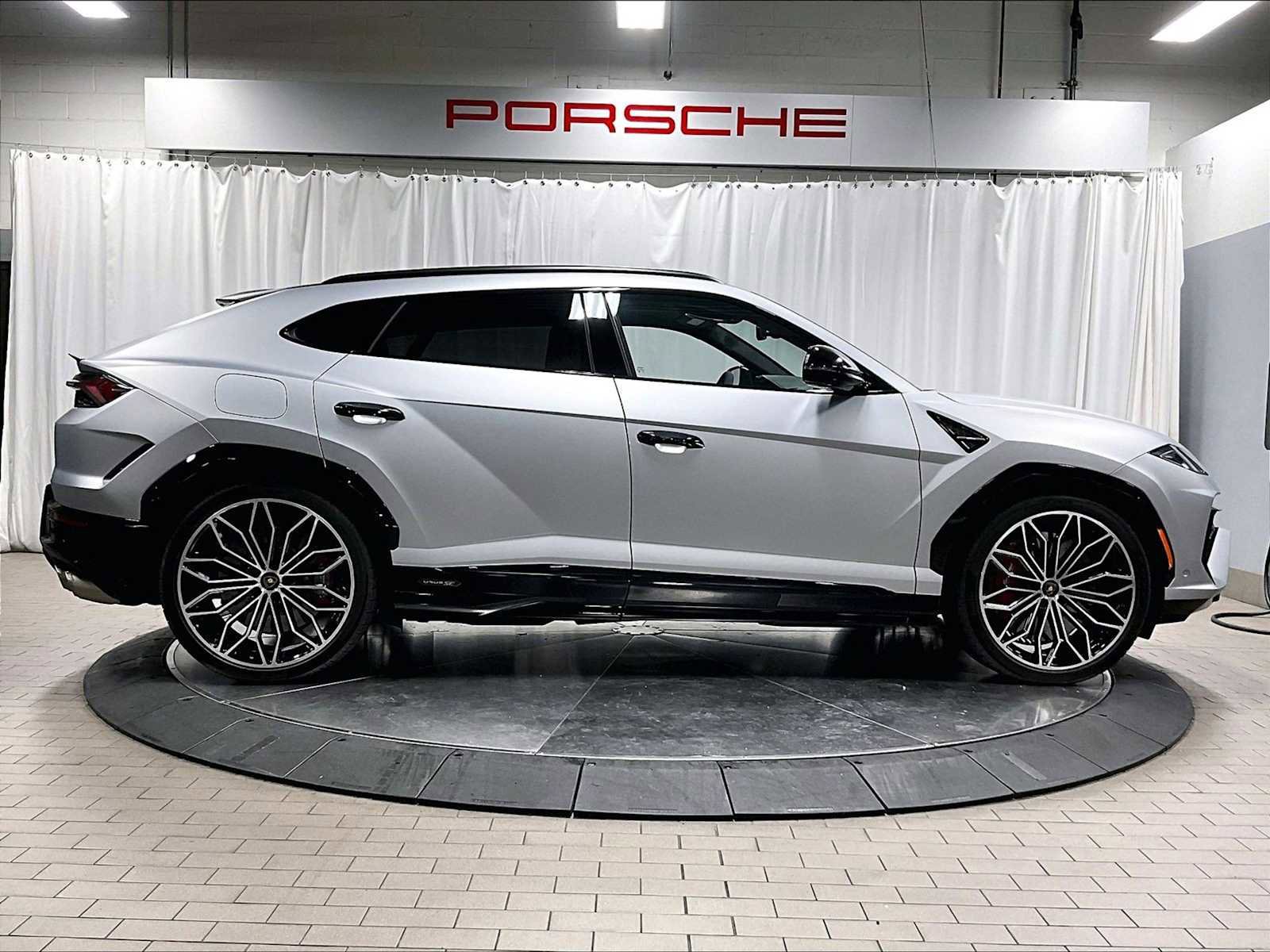 Used 2025 Lamborghini Urus SE image 11