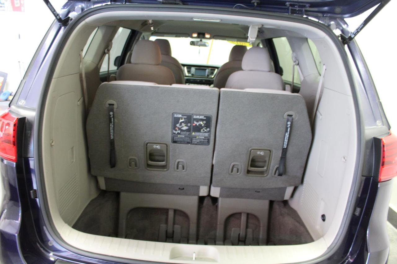 Used 2019 Kia Sedona LX image 30
