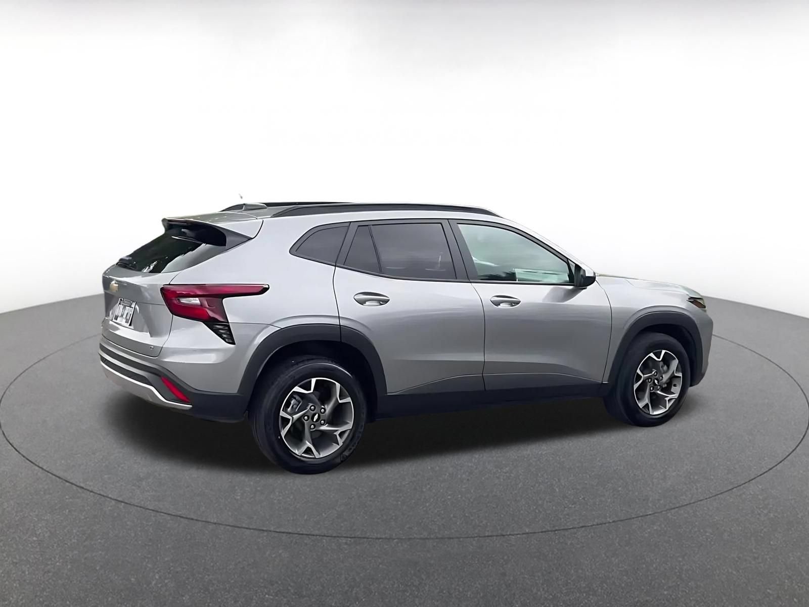 Used 2025 Chevrolet Trax LT w/ LT Convenience Package FWD image 15