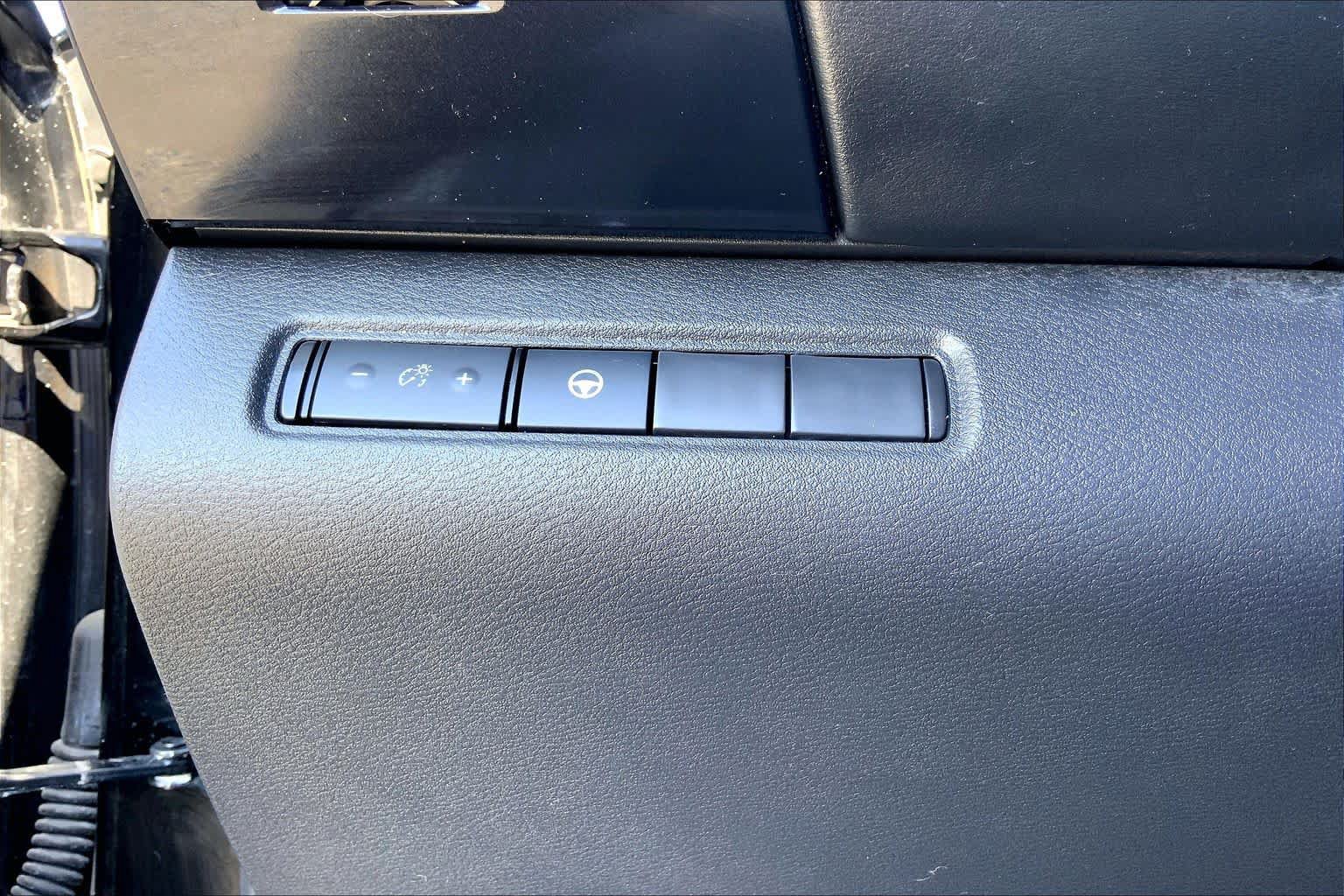 Used 2022 Nissan Pathfinder SV FWD image 33