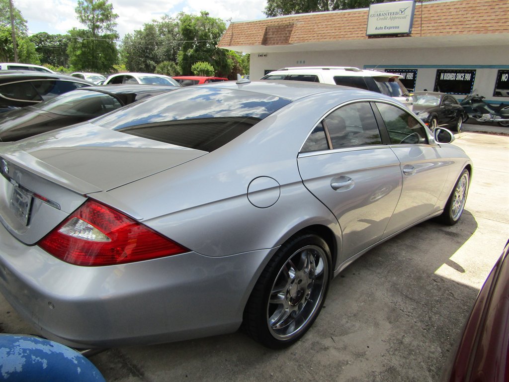 Used 2008 Mercedes-Benz CLS 550 image 4