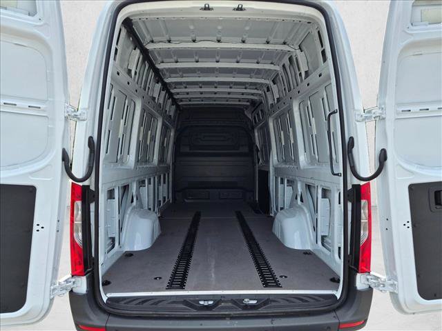 Used 2026 Mercedes-Benz Sprinter 2500 image 16