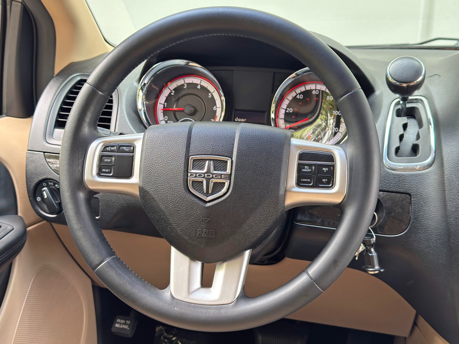 Used 2015 Dodge Grand Caravan American Value Package w/ UConnect Hands-Free Group FWD image 18