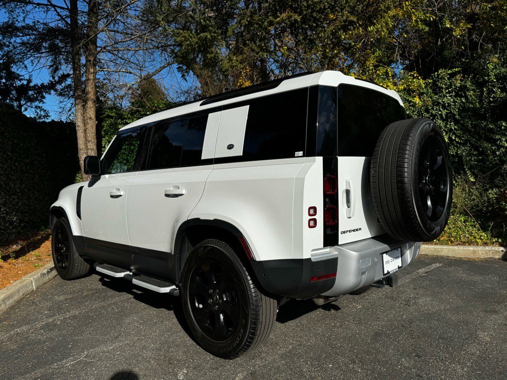 Used 2023 Land Rover Defender 110 S image 5
