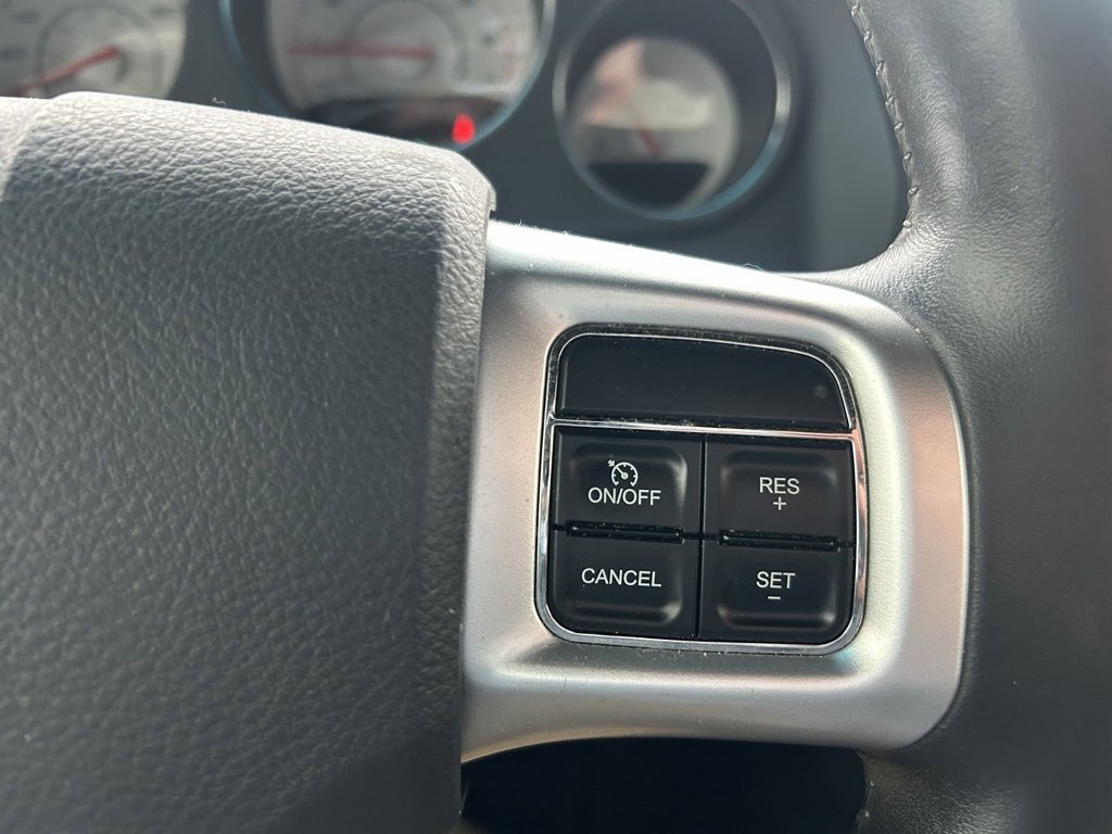 Used 2011 Dodge Challenger R/T image 17