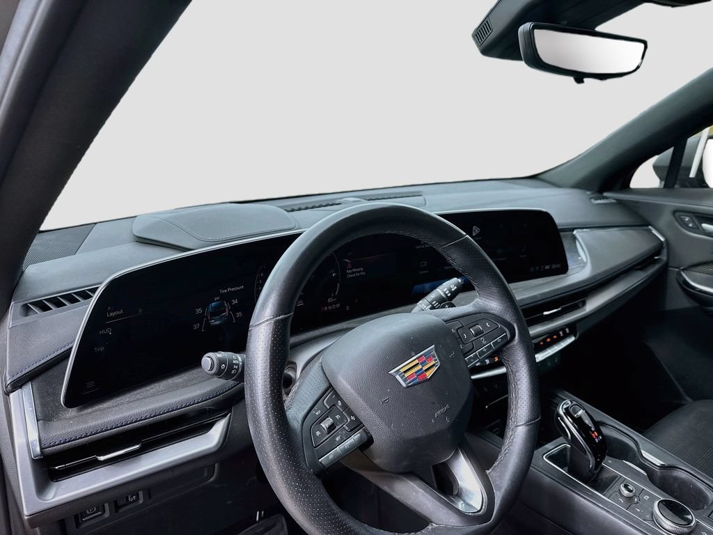 Used 2025 Cadillac XT4 Sport w/ LPO, Onyx Lite Package FWD image 11