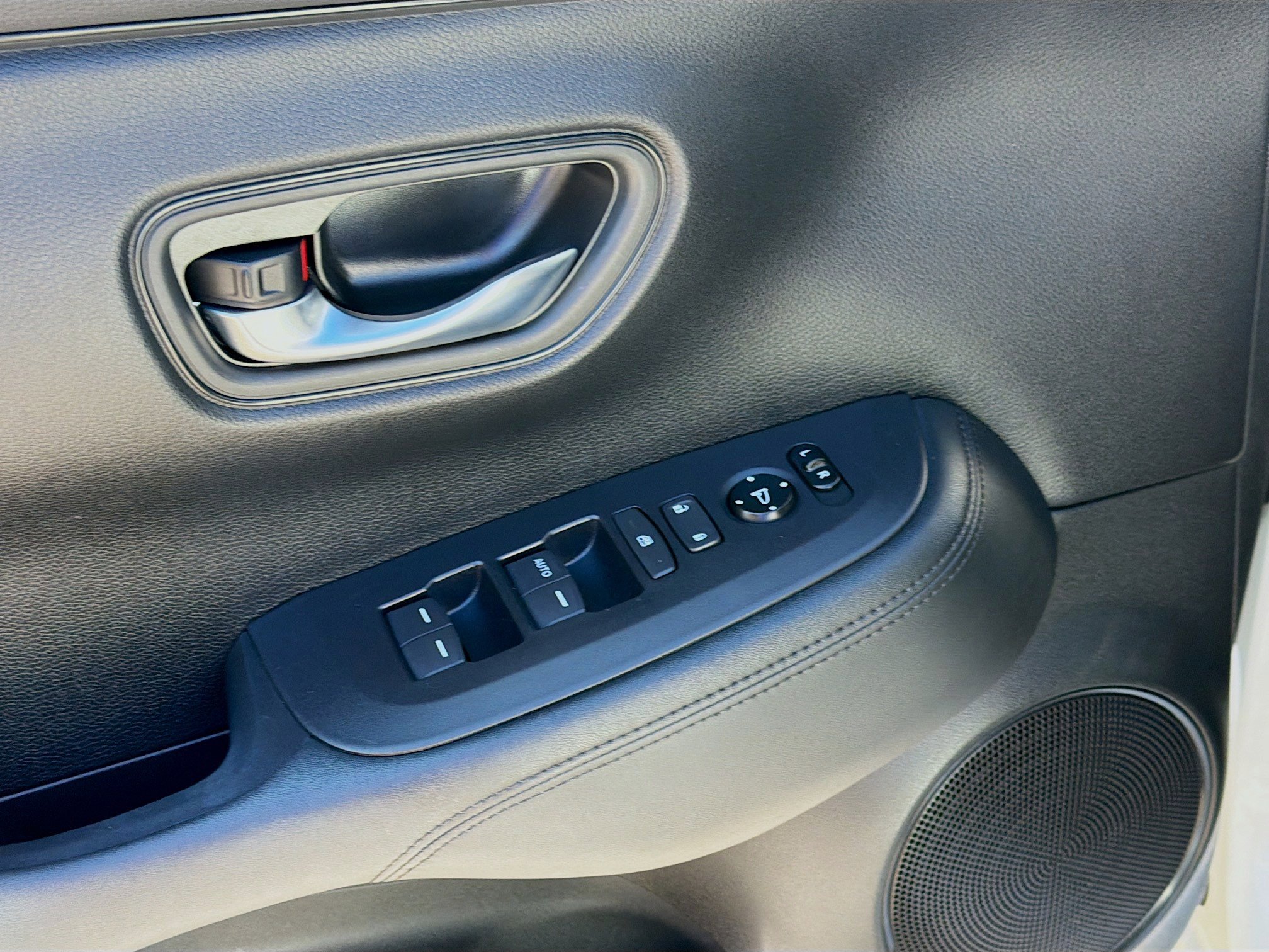 Used 2023 Honda HR-V LX image 14