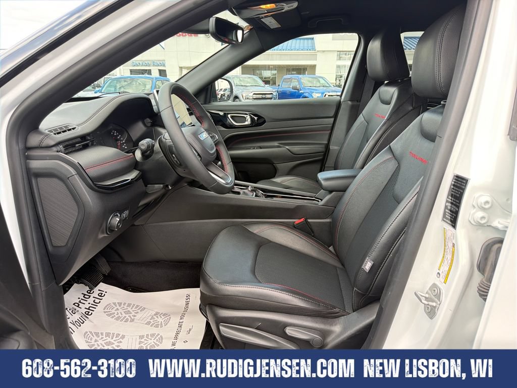 Used 2025 Jeep Compass Trailhawk AWD/4WD image 9