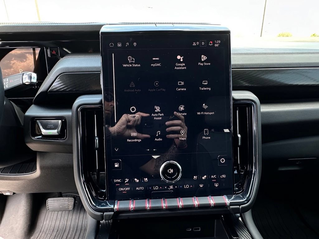 Certified 2025 GMC Yukon AT4 w/ AT4 Premium Package AWD/4WD image 30