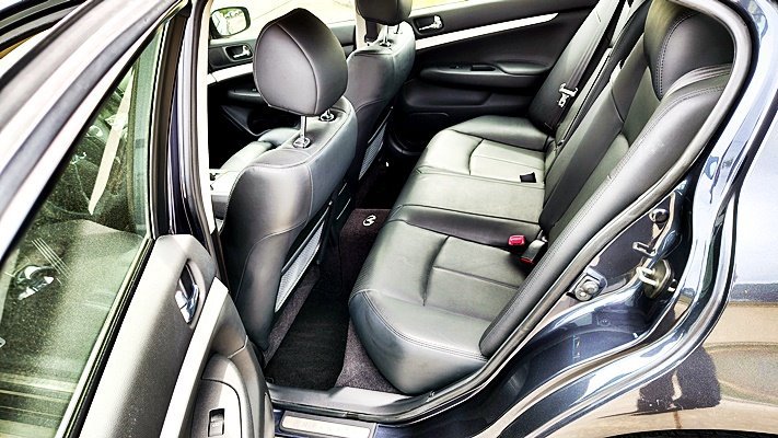 Used 2009 INFINITI G37 Journey w/ Premium Pkg image 17