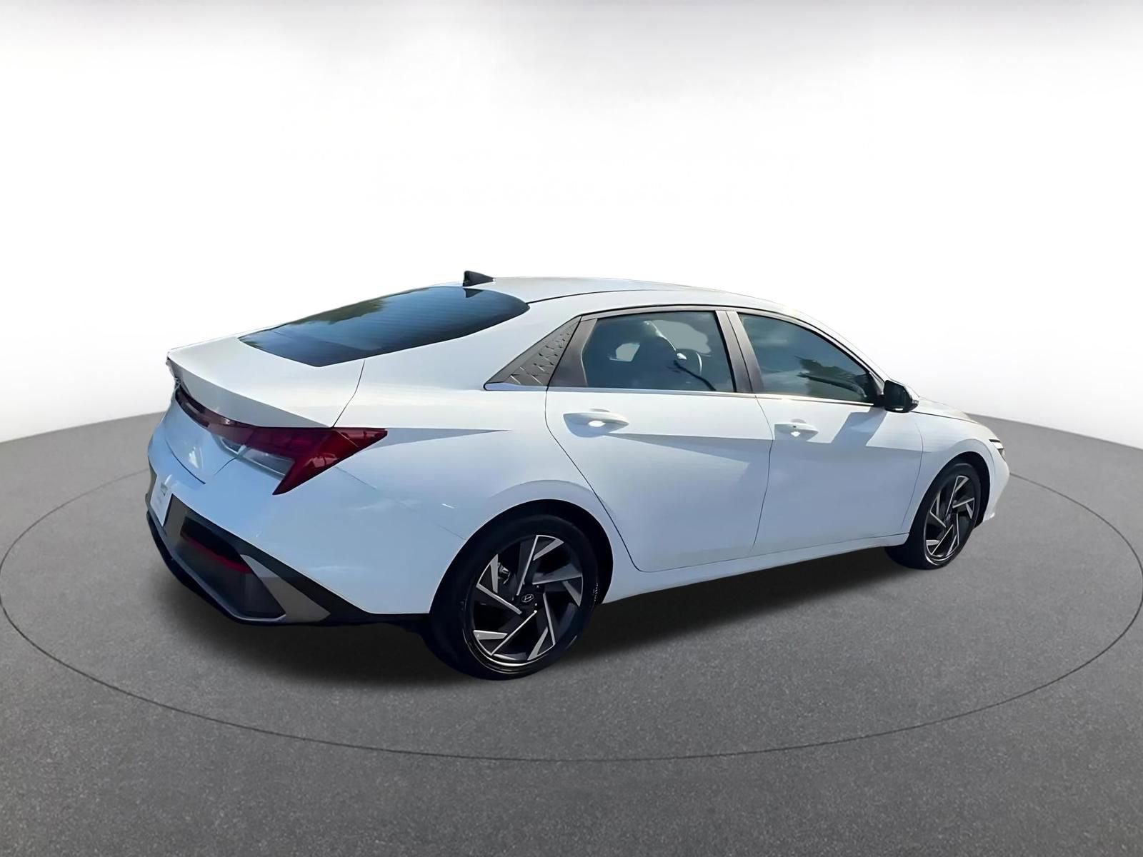 Used 2025 Hyundai Elantra SEL FWD image 15