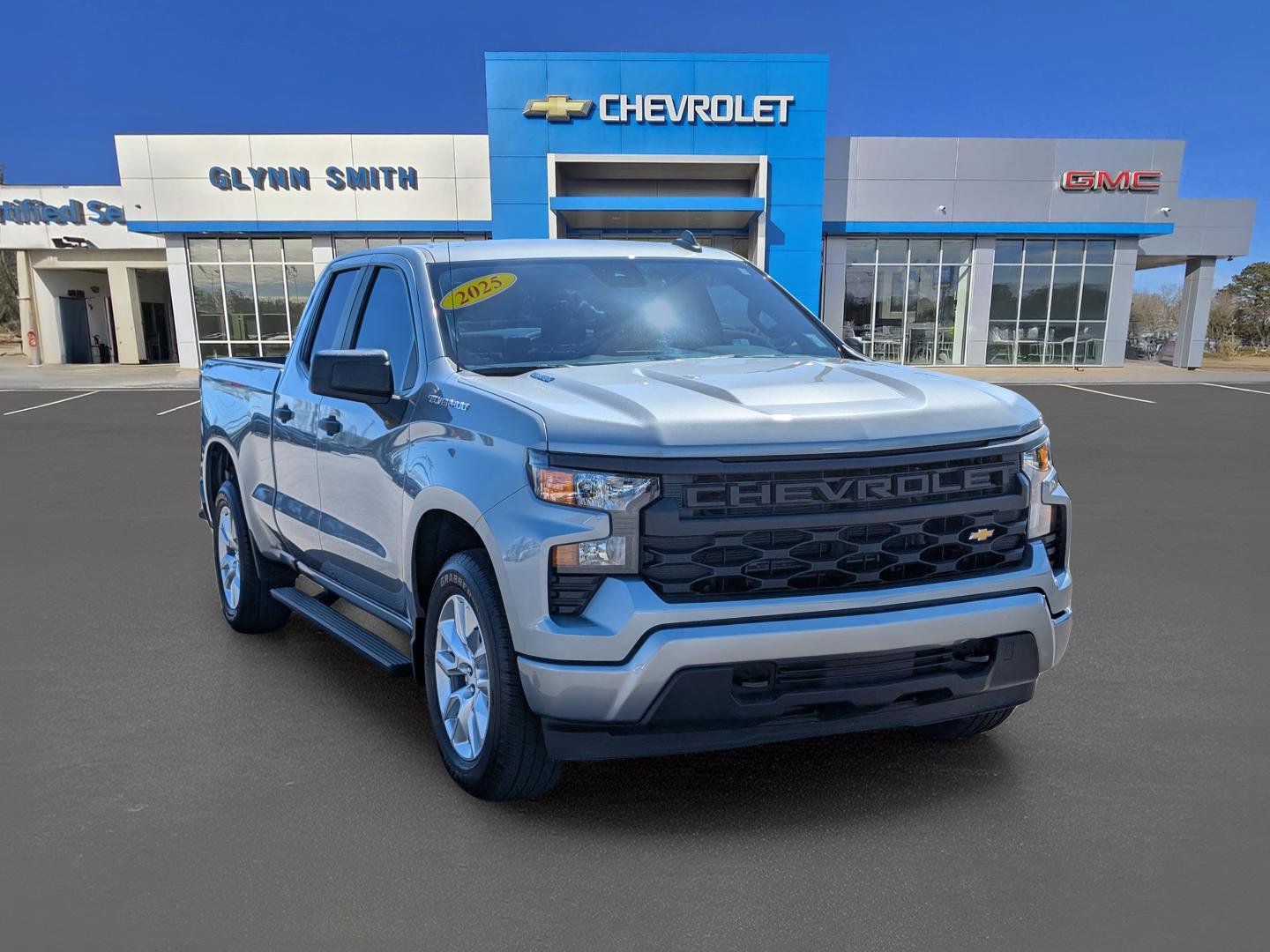 Used 2025 Chevrolet Silverado 1500 Custom image 3