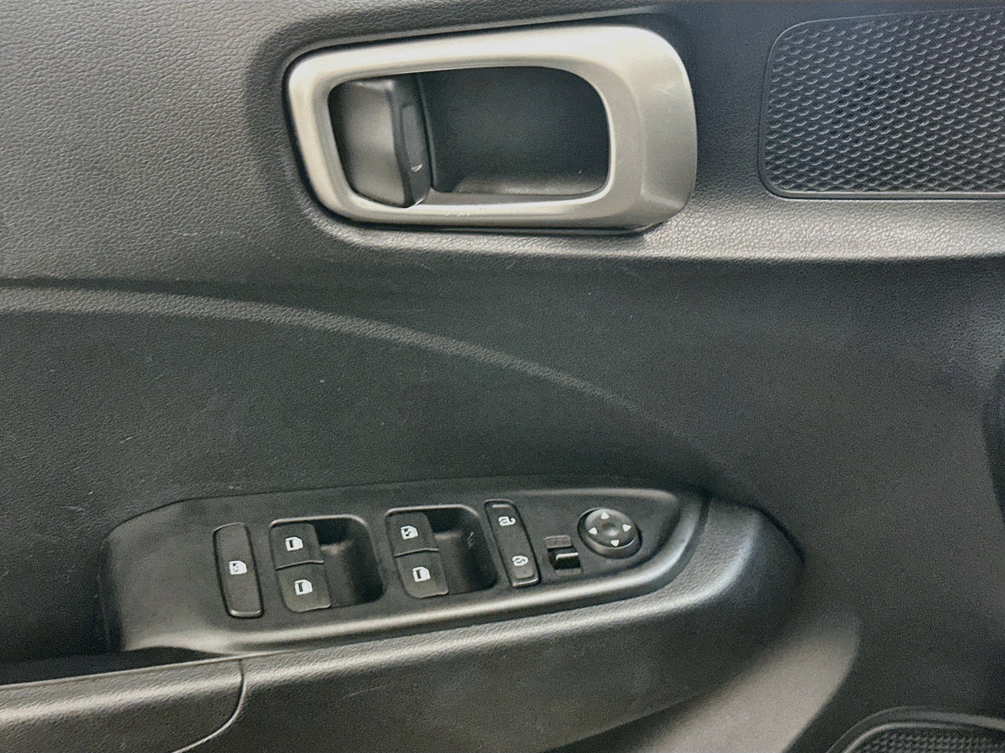 Used 2025 Hyundai Venue SEL FWD image 15