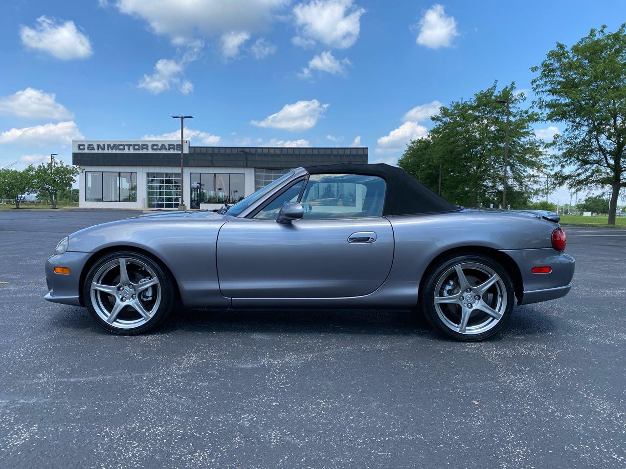 Used 2004 MAZDA MX-5 Miata MAZDASPEED w/ Grand Touring Pkg RWD image 16