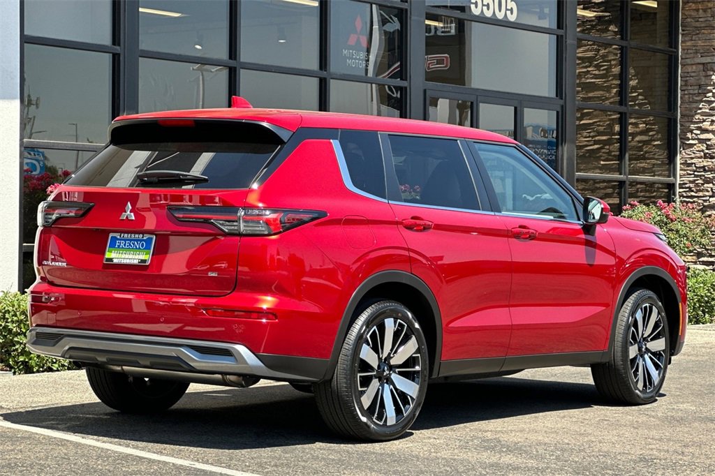 New 2025 Mitsubishi Outlander SE image 5
