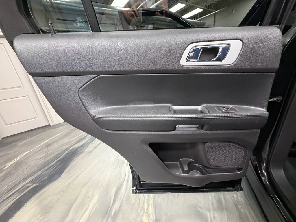 Used 2015 Ford Explorer XLT w/ Equipment Group 202A AWD/4WD image 52