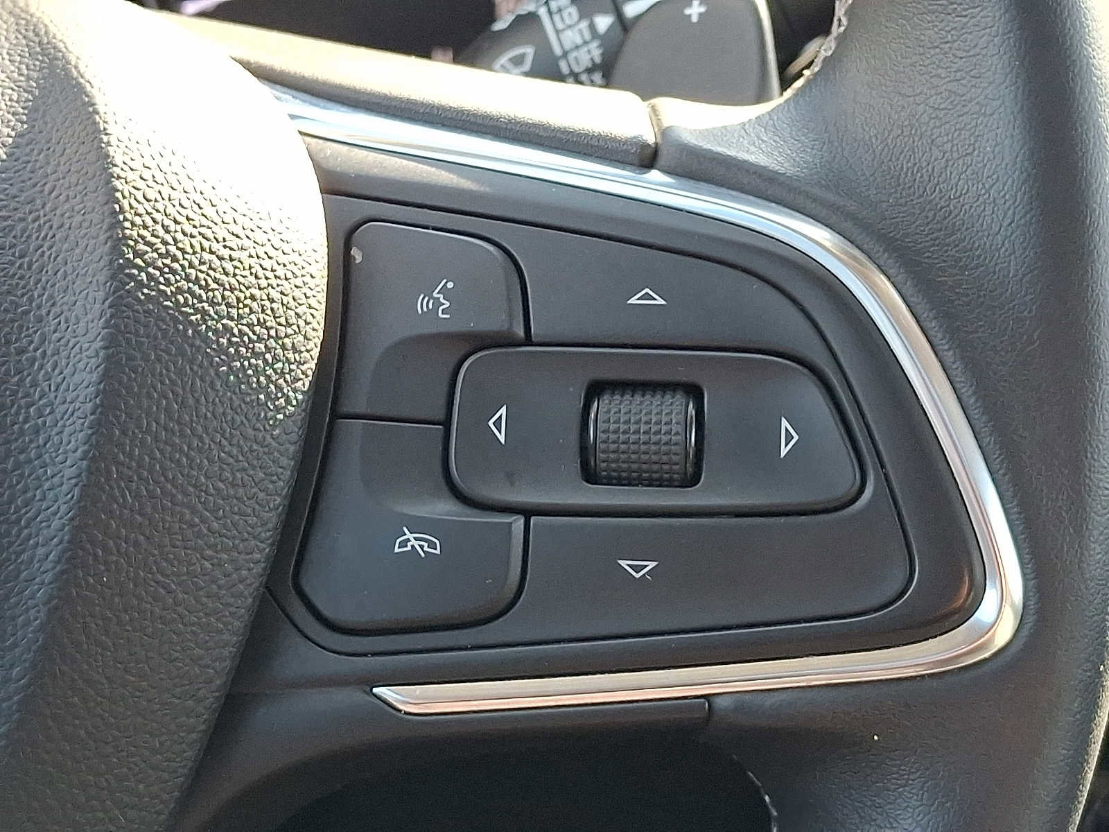 Used 2023 Buick Envision Essence w/ Sport Touring Package image 22