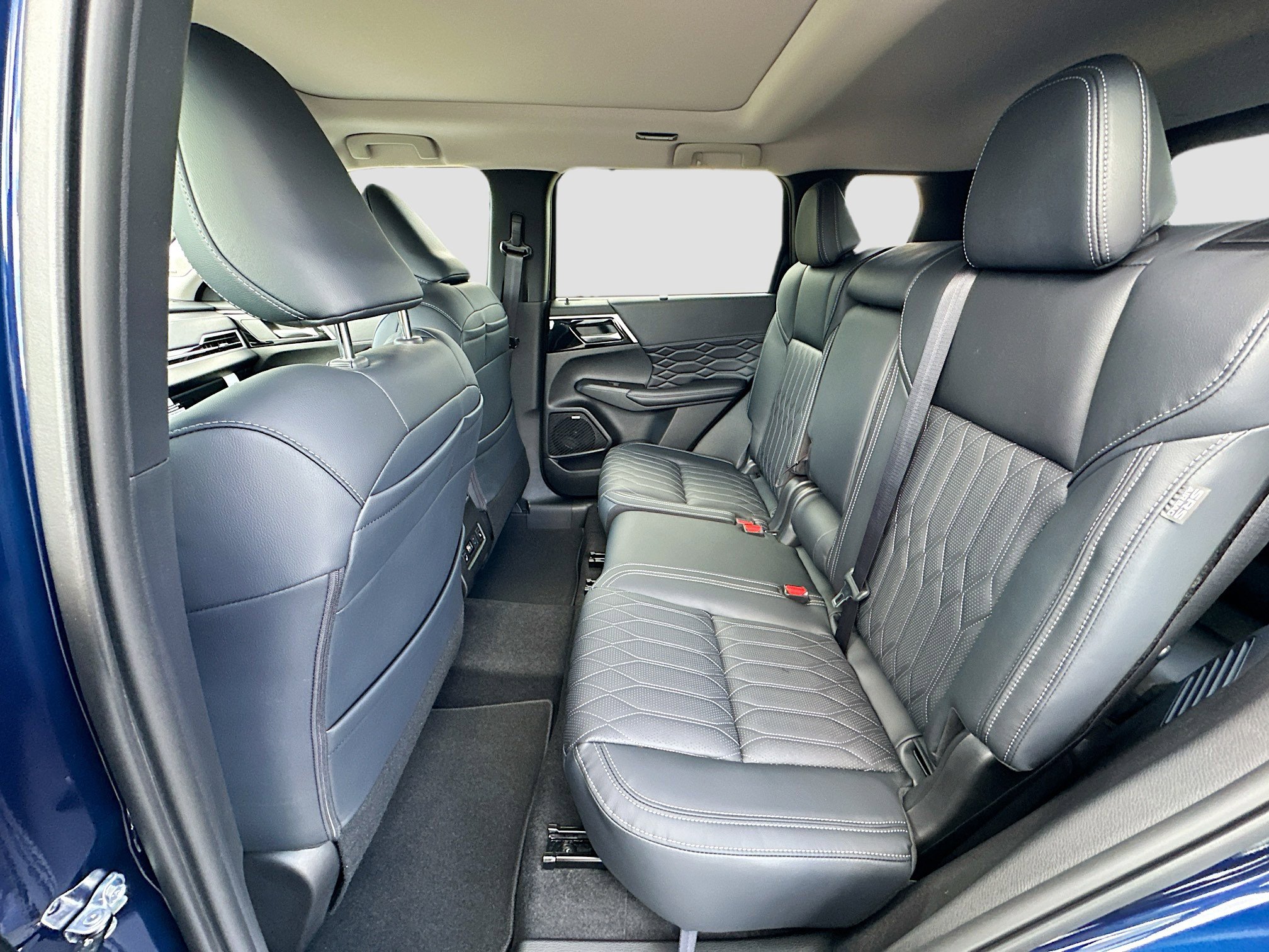 New 2026 Mitsubishi Outlander SEL image 17