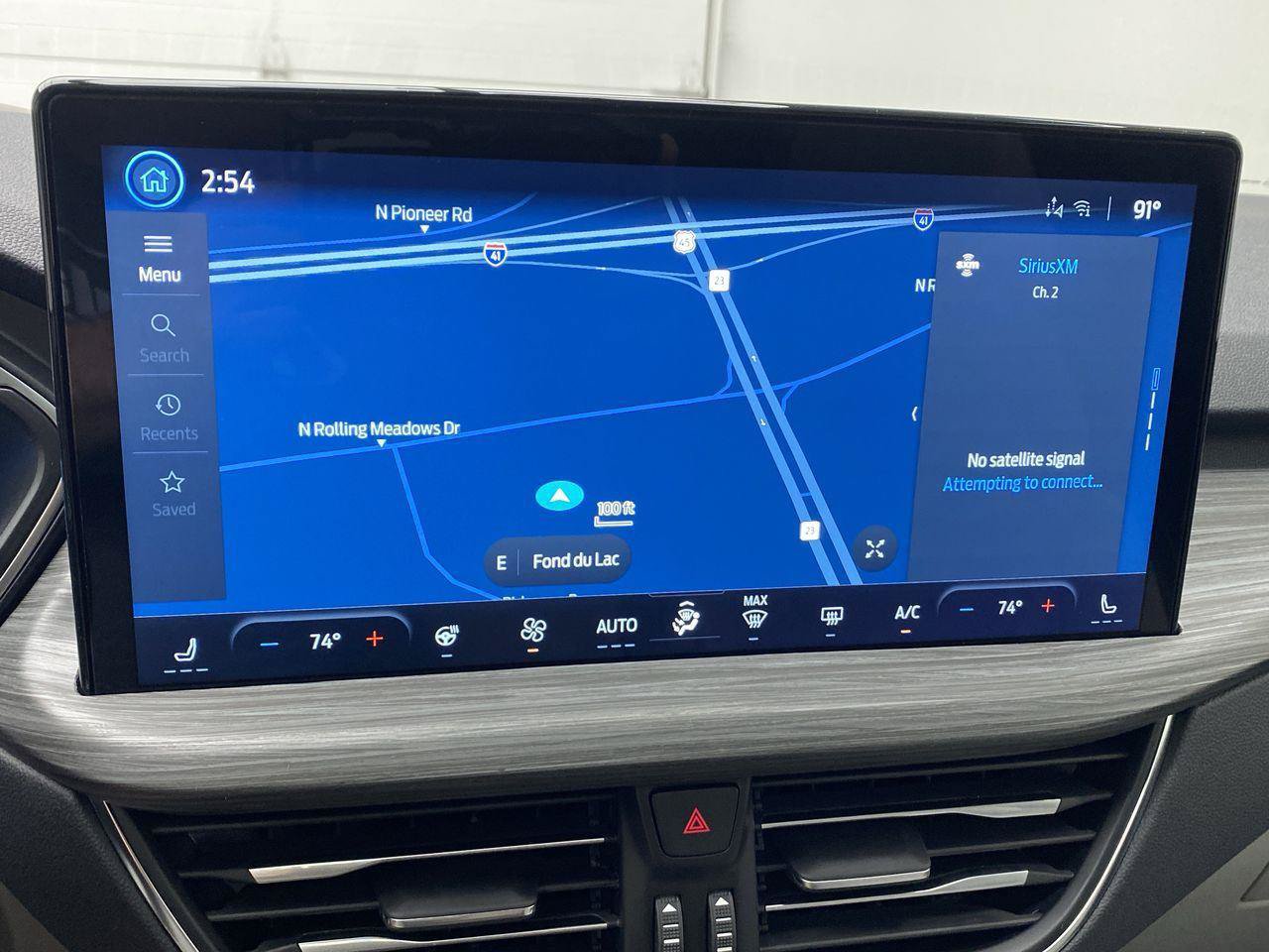 New 2024 Ford Escape SE w/ PHEV Premium Package FWD image 4