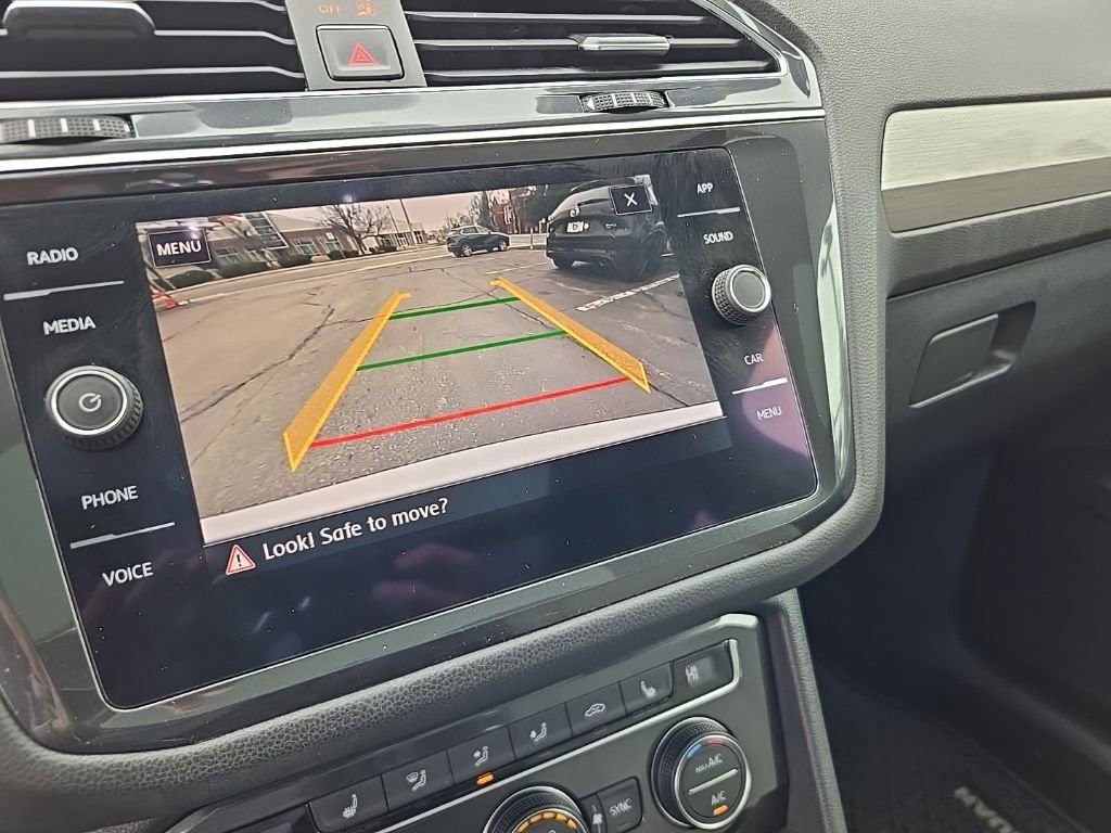 Used 2018 Volkswagen Tiguan SE w/ Panoramic Sunroof Package image 28