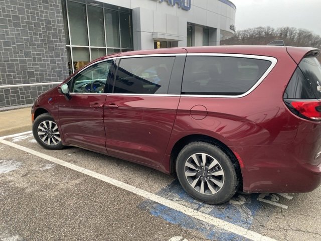 Used 2023 Chrysler Pacifica Touring-L image 7