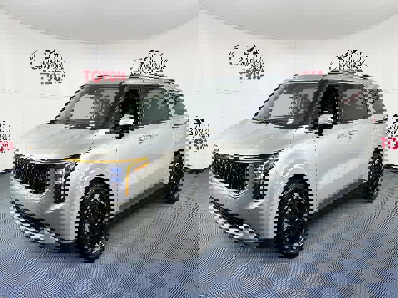 Used 2025 Kia Carnival EX image 2