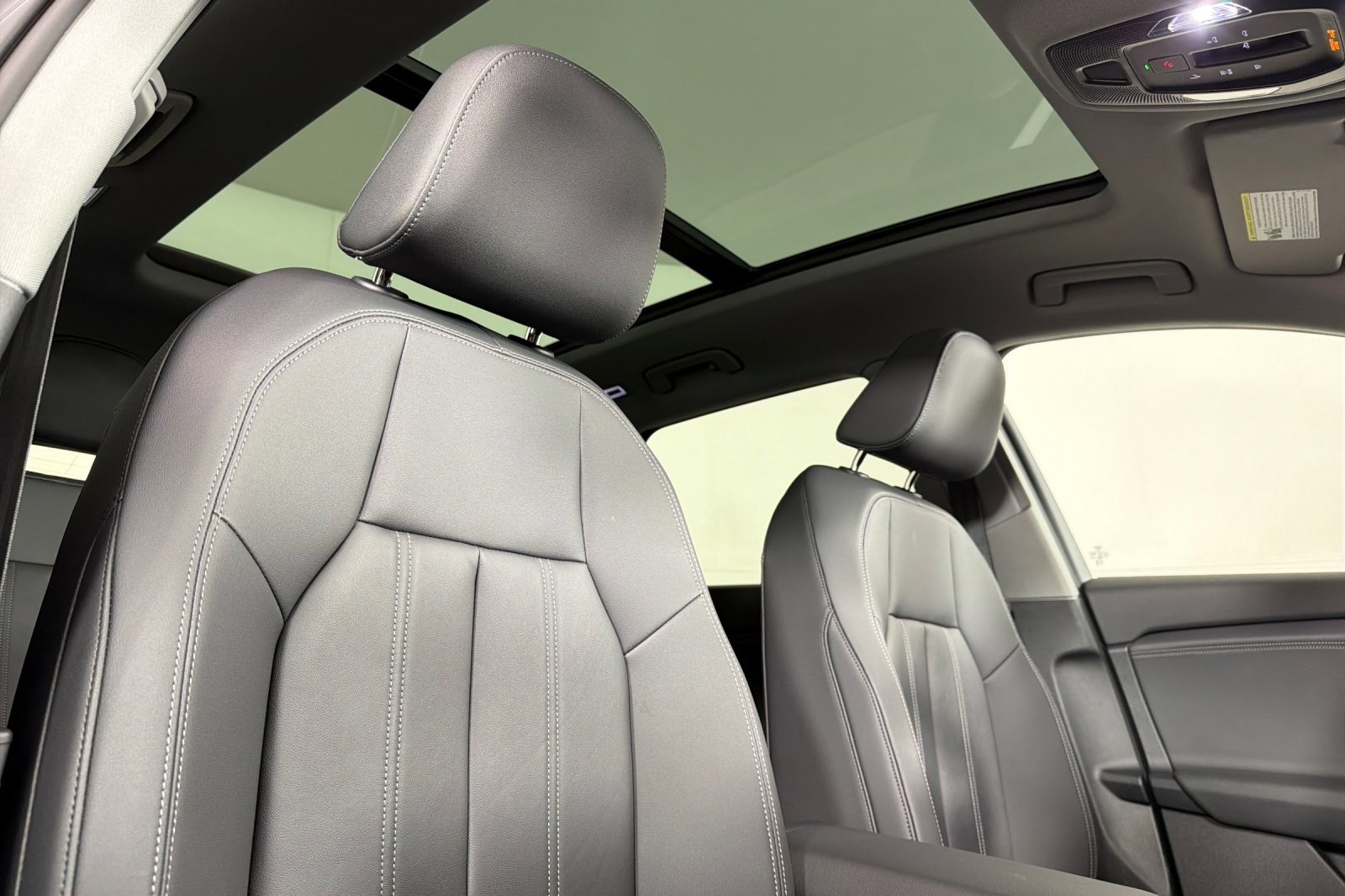 Used 2025 Audi Q6 e-tron Premium w/ Convenience Package image 16