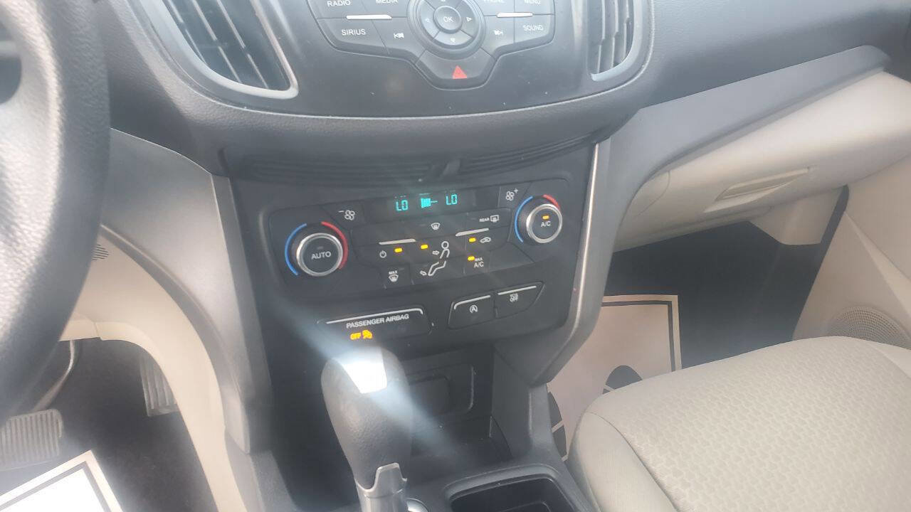 Used 2017 Ford Escape SE FWD image 15