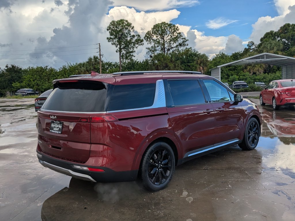 Certified 2024 Kia Carnival SX FWD image 8