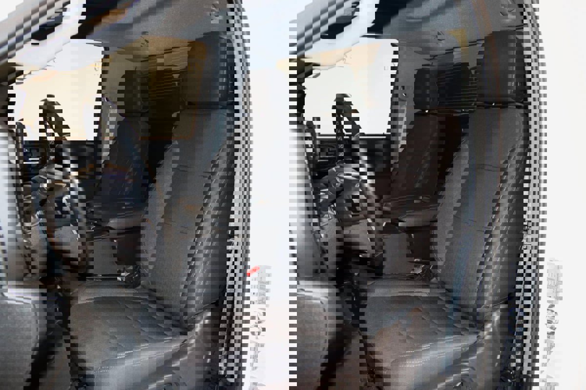 Used 2025 GMC Sierra 2500 SLE w/ SLE Convenience Package image 41