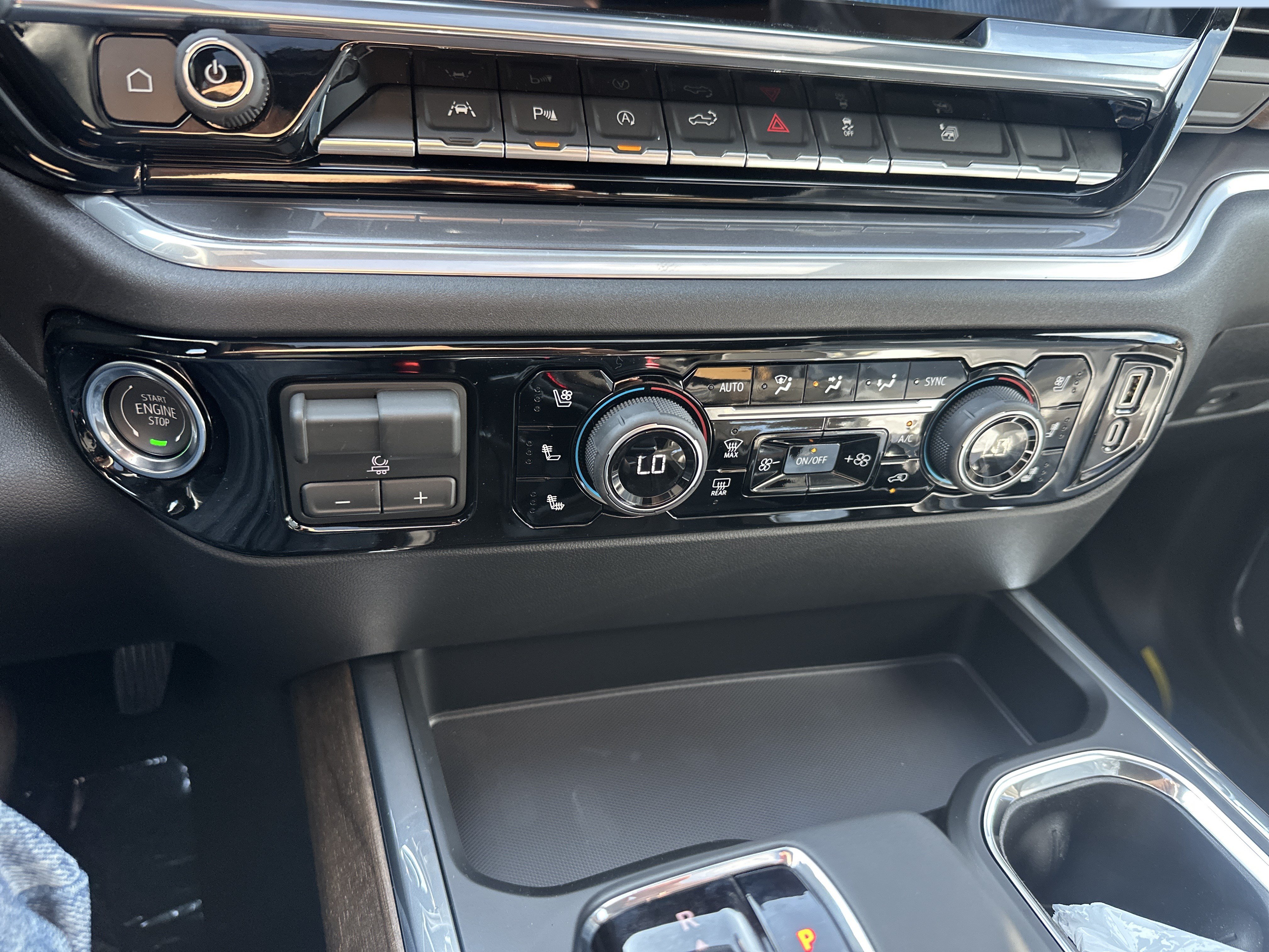 New 2026 Chevrolet Silverado 1500 High Country w/ High Country Premium Package AWD/4WD image 19