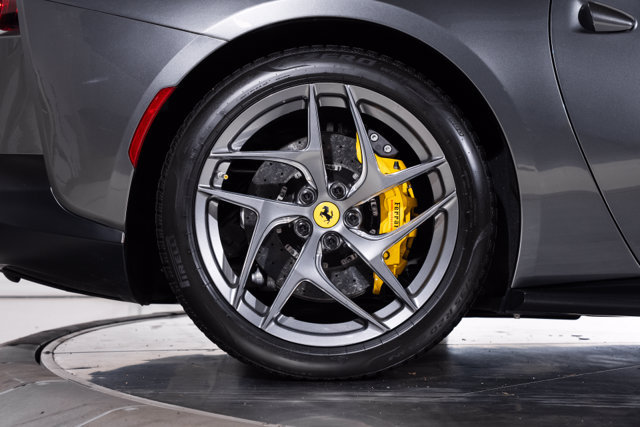 Used 2019 Ferrari 812 Superfast RWD image 21