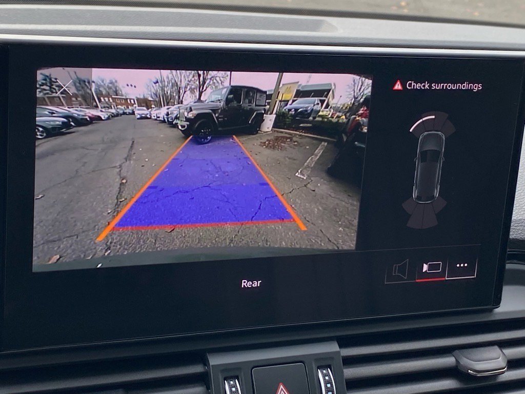 Used 2024 Audi Q5 e Premium w/ Convenience Package image 18