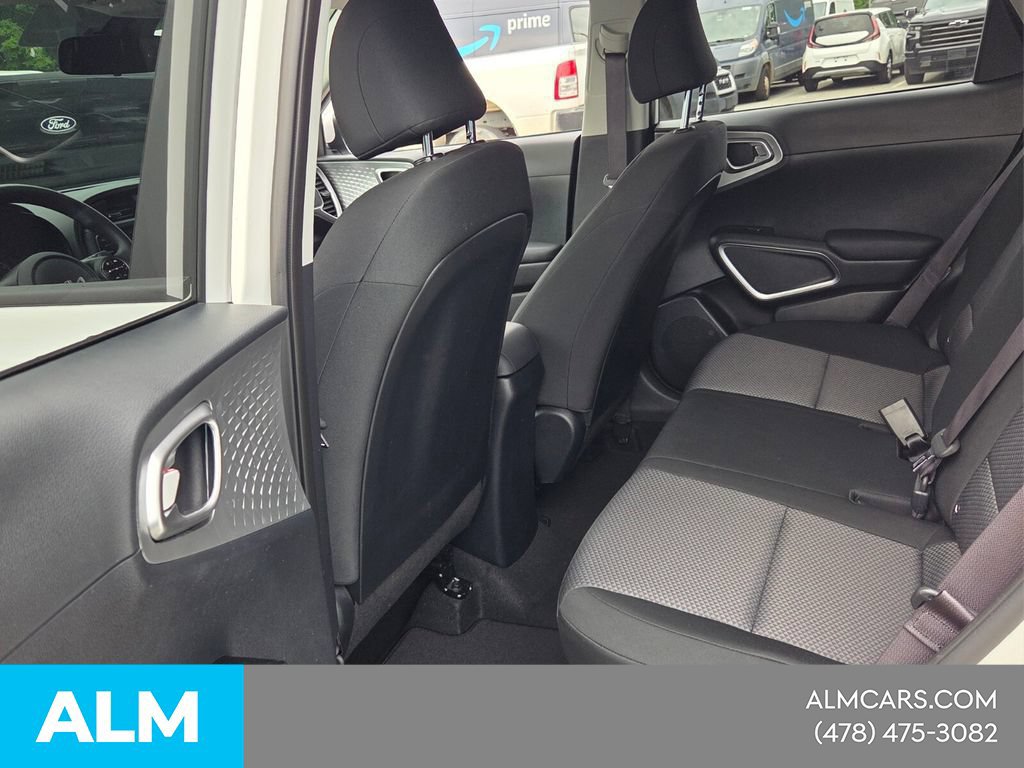Used 2025 Kia Soul LX w/ LX Technology Package FWD image 6
