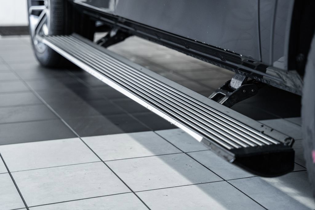 New 2024 Jeep Grand Wagoneer Series III w/ HD Trailer Tow Package image 19