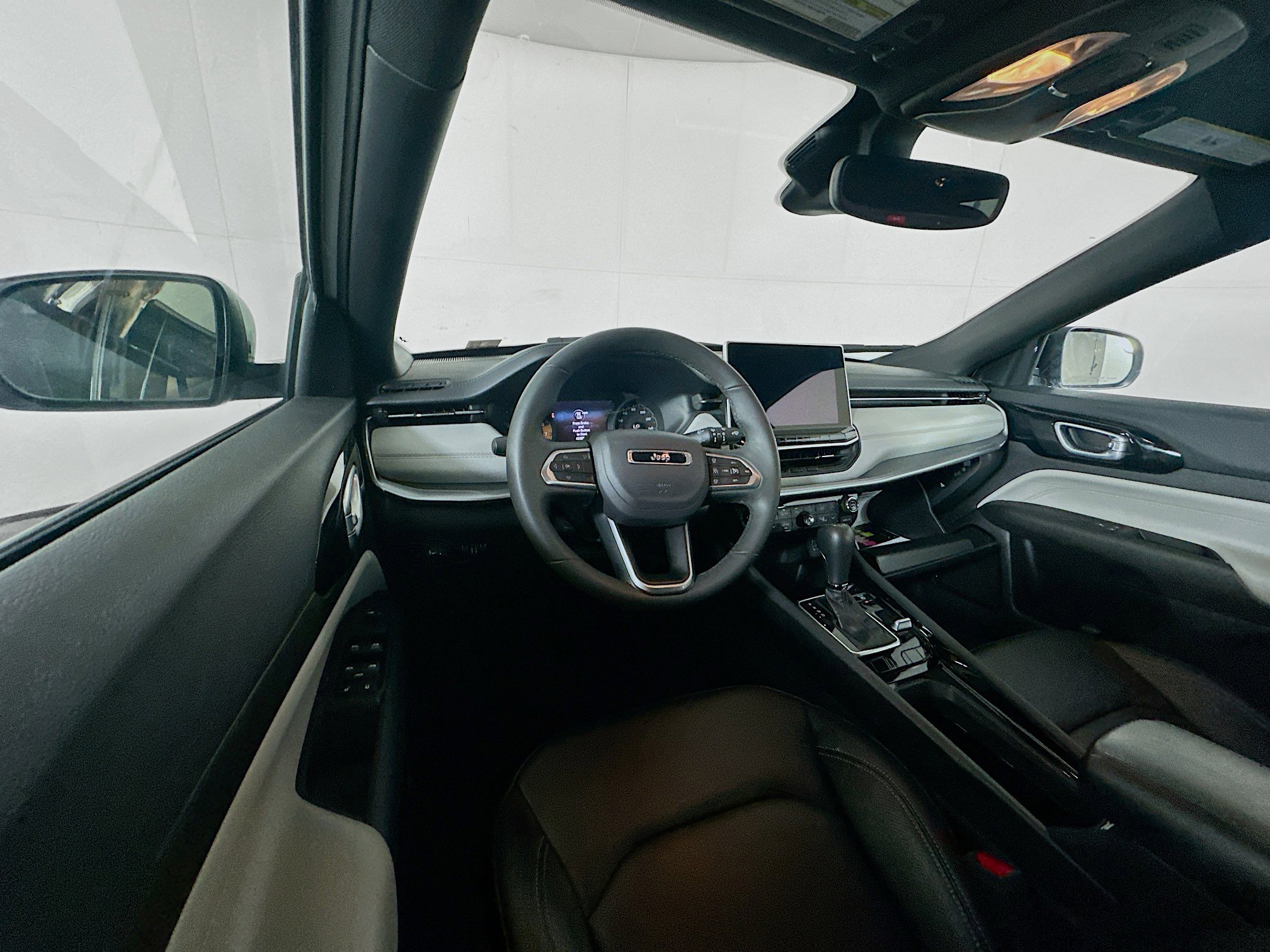 Used 2025 Jeep Compass Limited image 18