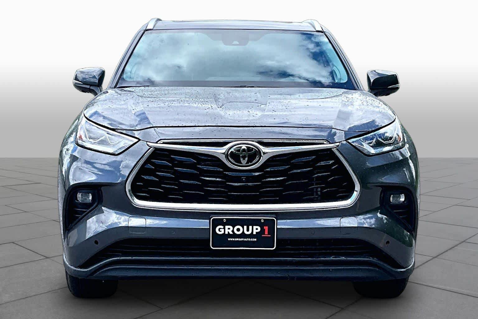 Used 2025 Toyota Highlander Limited AWD/4WD image 4