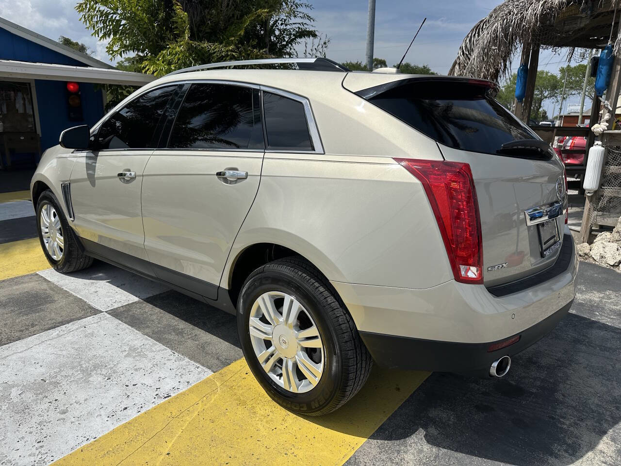 Used 2016 Cadillac SRX Luxury w/ Driver Awareness Package image 7